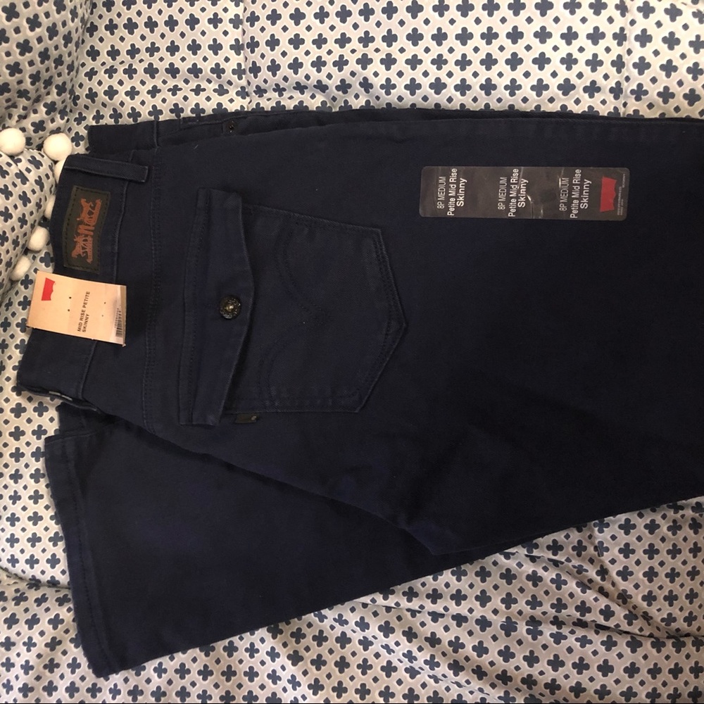 COPY - NWT Levi’s Mid Rise Petite Skinny Jean 8P